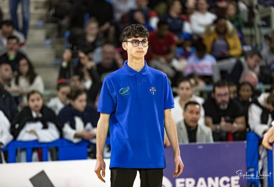 LE JEUNE ARBITRE A-M. MONJOFFRE BRILLE EN COUPE DE FRANCE